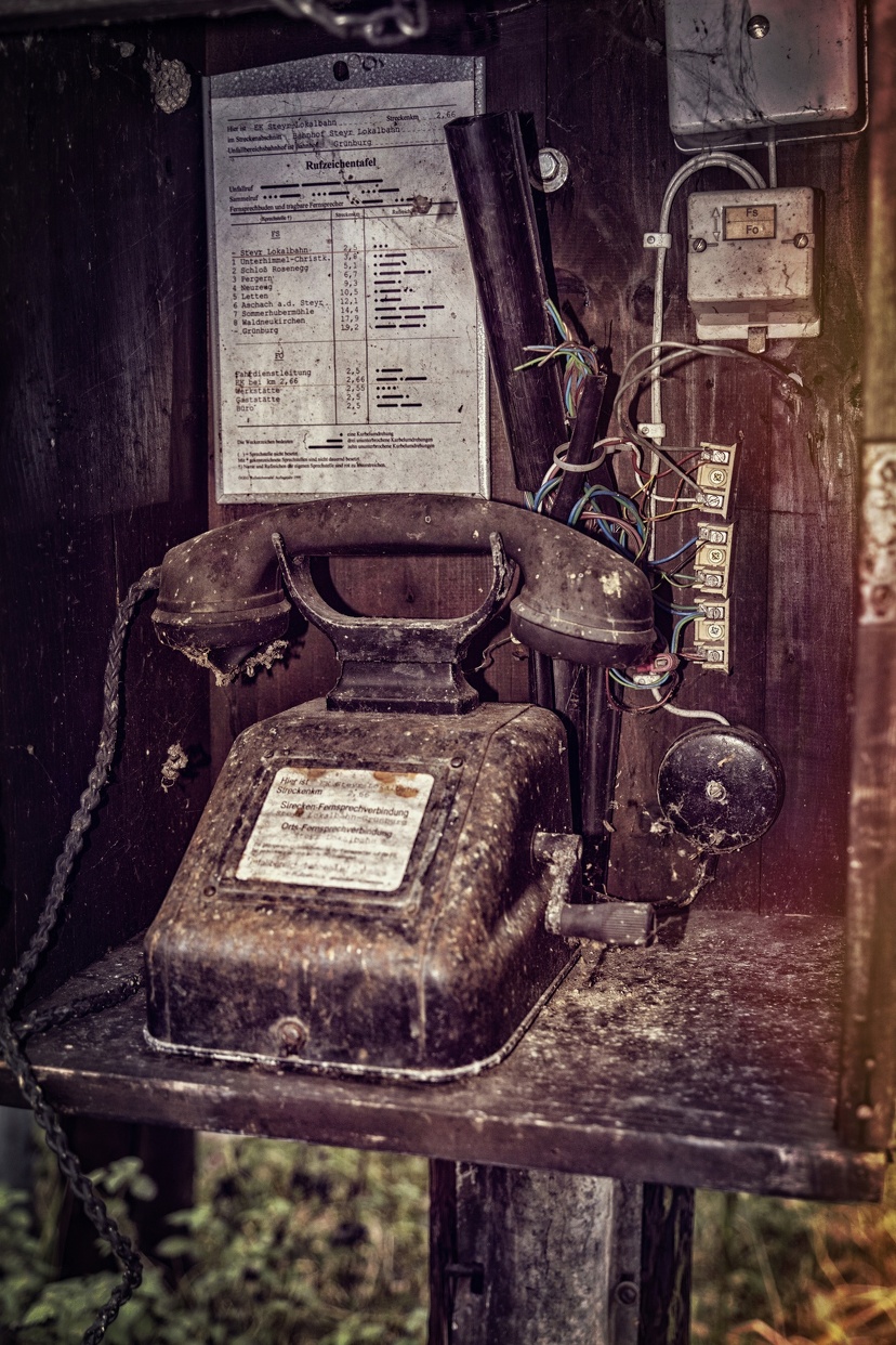 old phone © holnsteiner.jpg